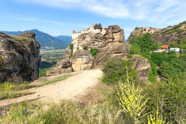 Meteora Manastırları, Teselya, Yunanistan 'ın Bahar Panoramik Manastırı