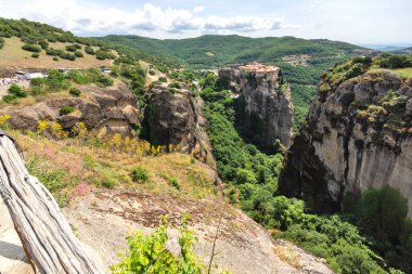 Meteora Manastırları, Teselya, Yunanistan 'ın Bahar Panoramik Manastırı