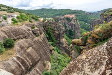 Meteora Manastırları, Teselya, Yunanistan 'ın Bahar Panoramik Manastırı