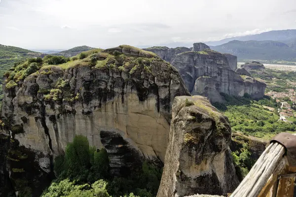 Meteora Manastırları, Teselya, Yunanistan 'ın Bahar Panoramik Manastırı