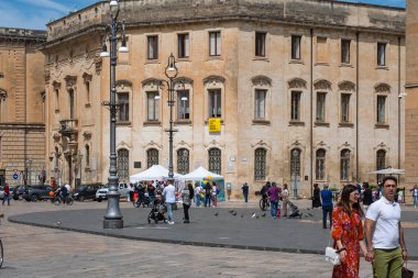 LECCE, İtalya - 12 Mayıs 2024: İtalya 'nın Apulia Bölgesi' ndeki Eski Lecce kasabasının muhteşem manzarası