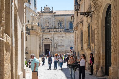 LECCE, İtalya - 12 Mayıs 2024: İtalya 'nın Apulia Bölgesi' ndeki Eski Lecce kasabasının muhteşem manzarası