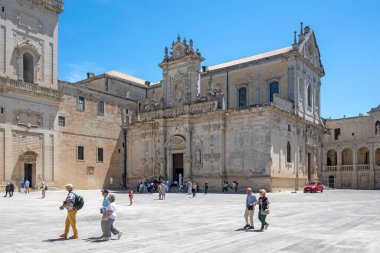 LECCE, İtalya - 12 Mayıs 2024: İtalya 'nın Apulia Bölgesi' ndeki Eski Lecce kasabasının muhteşem manzarası