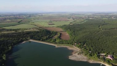 Bulgaristan 'ın Filibe Bölgesi' nin Asenovgrad kenti yakınlarındaki Kırk Springs Reservoir Havacılık Manzarası