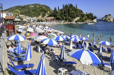 PARGA, GREECE - 5 AĞUSTOS 2024: Parga, Epirus, Yunanistan 'ın şaşırtıcı yaz manzarası