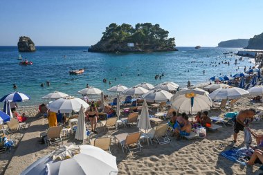 PARGA, GREECE - 5 AĞUSTOS 2024: Parga, Epirus, Yunanistan 'ın şaşırtıcı yaz manzarası