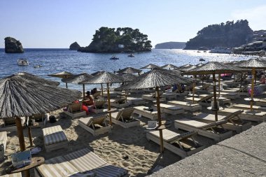 PARGA, GREECE - 5 AĞUSTOS 2024: Parga, Epirus, Yunanistan 'ın şaşırtıcı yaz manzarası