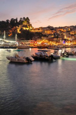 PARGA, GREECE - 5 AĞUSTOS 2024: Parga, Epirus, Yunanistan 'ın şaşırtıcı yaz manzarası