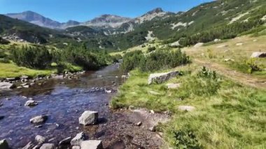 Bulgaristan 'ın Pirin Dağı' ndaki Banderitsa Nehri yakınlarındaki inanılmaz manzara