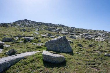 Bulgaristan 'ın Kalin tepeleri yakınlarındaki Rila Dağı' nın İnanılmaz Yaz Manzarası