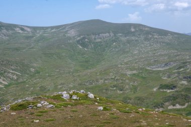 Bulgaristan 'ın Kalin tepeleri yakınlarındaki Rila Dağı' nın İnanılmaz Yaz Manzarası