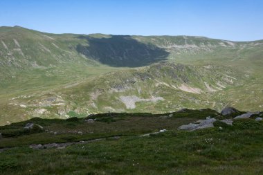 Bulgaristan 'ın Kalin tepeleri yakınlarındaki Rila Dağı' nın İnanılmaz Yaz Manzarası
