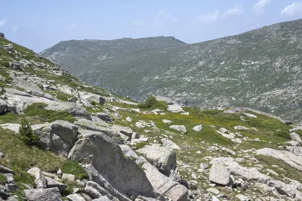 Bulgaristan 'ın Kalin tepeleri yakınlarındaki Rila Dağı' nın İnanılmaz Yaz Manzarası