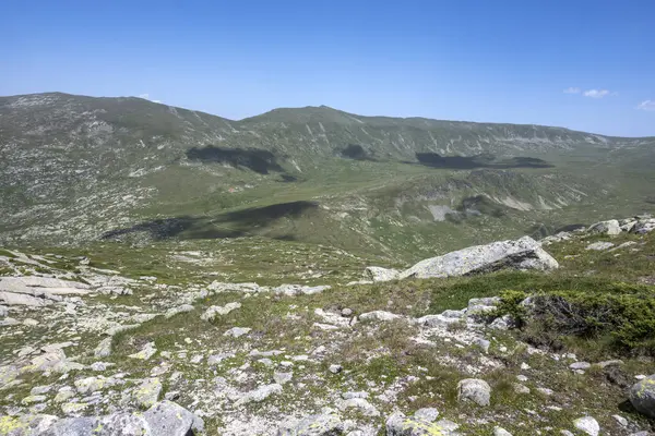 Bulgaristan 'ın Kalin tepeleri yakınlarındaki Rila Dağı' nın İnanılmaz Yaz Manzarası