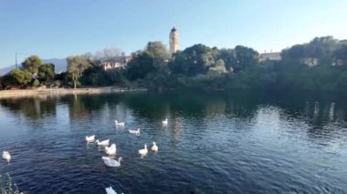 Karavomilos Gölü, Cephalonia, İyon Adaları, Yunanistan 'ın şaşırtıcı Günbatımı manzarası
