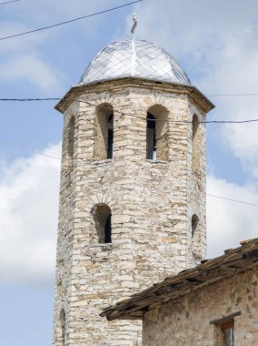 Bulgaristan 'ın Filibe Bölgesi, Otantik 19. yüzyıl evleriyle Lilkovo Köyü Panoraması