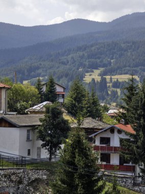 Bulgaristan 'ın Filibe Bölgesi, Otantik 19. yüzyıl evleriyle Lilkovo Köyü Panoraması