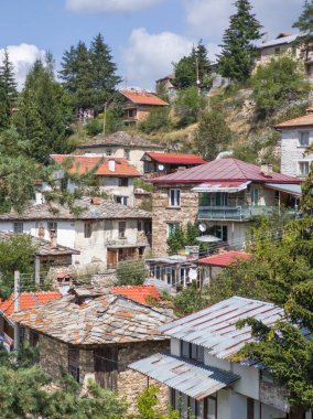 Bulgaristan 'ın Filibe Bölgesi, Otantik 19. yüzyıl evleriyle Lilkovo Köyü Panoraması