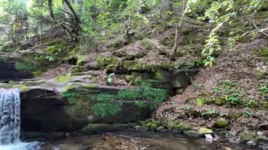 Bulgaristan 'ın Filibe bölgesindeki Rhodopes Dağı' nda Sitovo Şelalesi Panoraması