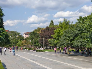 SOFYA, BULGARIA - 12 Eylül 2024: Bulgaristan 'ın Ulusal Kültür Sarayı etrafındaki Sofya Şehri' nin inanılmaz manzarası