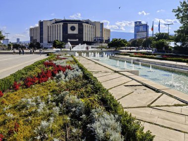 SOFYA, BULGARIA - 12 Eylül 2024: Bulgaristan 'ın Ulusal Kültür Sarayı etrafındaki Sofya Şehri' nin inanılmaz manzarası