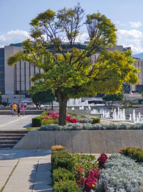 SOFYA, BULGARIA - 12 Eylül 2024: Bulgaristan 'ın Ulusal Kültür Sarayı etrafındaki Sofya Şehri' nin inanılmaz manzarası