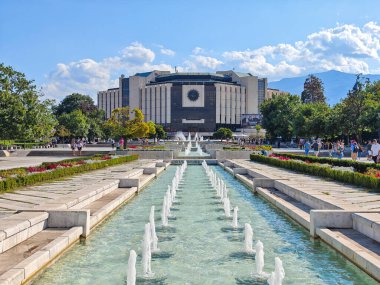 SOFYA, BULGARIA - 12 Eylül 2024: Bulgaristan 'ın Ulusal Kültür Sarayı etrafındaki Sofya Şehri' nin inanılmaz manzarası