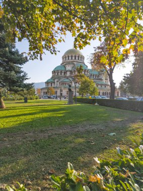 SOFYA, BULGARIA - 12 Eylül 2024: Bulgaristan 'ın Sofya kentindeki Katedral Aziz Alexander Nevski' nin muhteşem manzarası