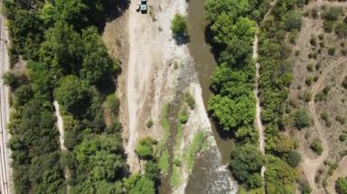 Bulgaristan 'ın Kresna Vadisi' nden geçen Struma Nehri 'nin havadan görüntüsü