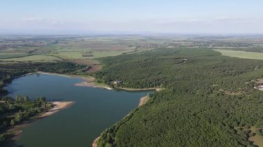 Bulgaristan 'ın Filibe Bölgesi' nin Asenovgrad kenti yakınlarındaki Kırk Springs Reservoir Havacılık Manzarası