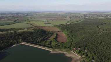 Bulgaristan 'ın Filibe Bölgesi' nin Asenovgrad kenti yakınlarındaki Kırk Springs Reservoir Havacılık Manzarası