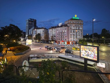 SOFYA, BULGARIA - 12 Eylül 2024: Bulgaristan 'ın Ulusal Kültür Sarayı etrafındaki Sofya Şehri' nin şaşırtıcı gün batımı manzarası