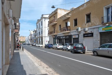 POLİGNANO A MARE, İTALYA - 13 Mayıs 2024: Eski Polignano bir Mare, Apulia Bölgesi 'nin muhteşem manzarası