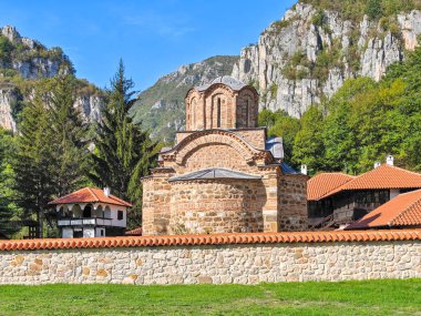 Sırbistan 'ın St. John İlahiyatçısı Ortaçağ Poganovo Manastırı' nın şaşırtıcı manzarası