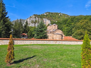 Sırbistan 'ın St. John İlahiyatçısı Ortaçağ Poganovo Manastırı' nın şaşırtıcı manzarası