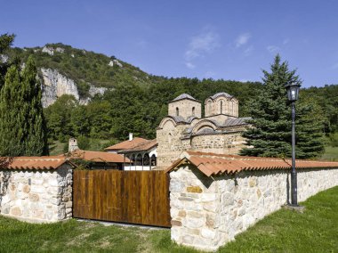 Sırbistan 'ın St. John İlahiyatçısı Ortaçağ Poganovo Manastırı' nın şaşırtıcı manzarası