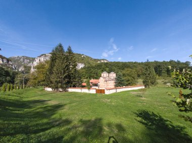 Sırbistan 'ın St. John İlahiyatçısı Ortaçağ Poganovo Manastırı' nın şaşırtıcı manzarası