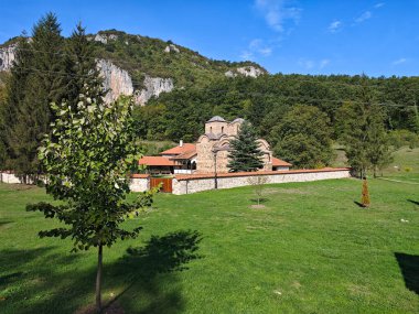 Sırbistan 'ın St. John İlahiyatçısı Ortaçağ Poganovo Manastırı' nın şaşırtıcı manzarası