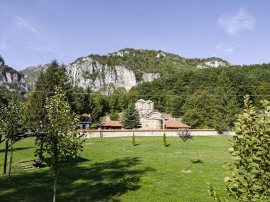 Sırbistan 'ın St. John İlahiyatçısı Ortaçağ Poganovo Manastırı' nın şaşırtıcı manzarası