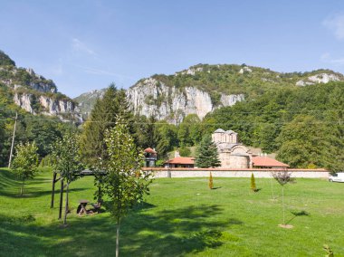 Sırbistan 'ın St. John İlahiyatçısı Ortaçağ Poganovo Manastırı' nın şaşırtıcı manzarası