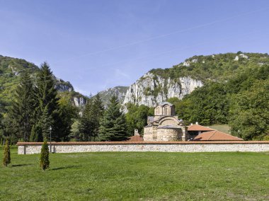 Sırbistan 'ın St. John İlahiyatçısı Ortaçağ Poganovo Manastırı' nın şaşırtıcı manzarası