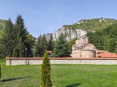 Sırbistan 'ın St. John İlahiyatçısı Ortaçağ Poganovo Manastırı' nın şaşırtıcı manzarası