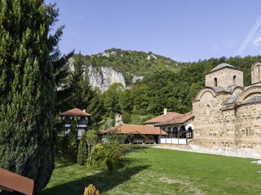 Sırbistan 'ın St. John İlahiyatçısı Ortaçağ Poganovo Manastırı' nın şaşırtıcı manzarası
