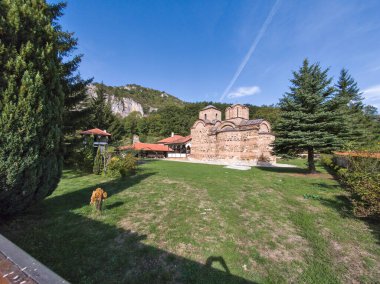 Sırbistan 'ın St. John İlahiyatçısı Ortaçağ Poganovo Manastırı' nın şaşırtıcı manzarası