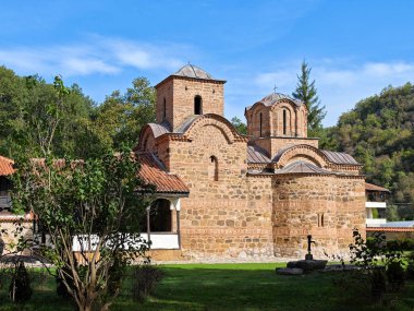 Sırbistan 'ın St. John İlahiyatçısı Ortaçağ Poganovo Manastırı' nın şaşırtıcı manzarası