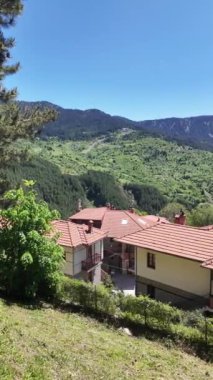 Yunanistan 'ın Epirus Bölgesi' nin Ioannina kenti yakınlarındaki Metsovo köyünün yaylı manzarası