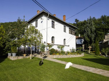 Sırbistan 'ın Ortaçağ Temski manastırının panoramik manzarası Aziz George, Pirot Bölgesi