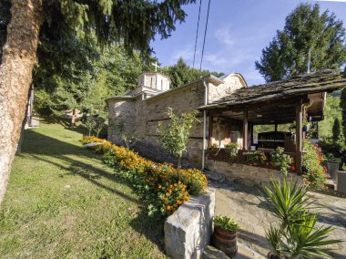 Sırbistan 'ın Ortaçağ Temski manastırının panoramik manzarası Aziz George, Pirot Bölgesi