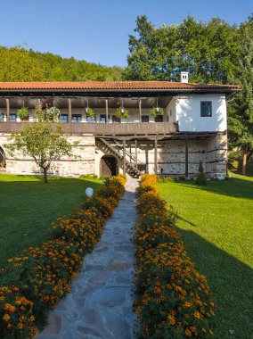 Sırbistan 'ın Ortaçağ Temski manastırının panoramik manzarası Aziz George, Pirot Bölgesi