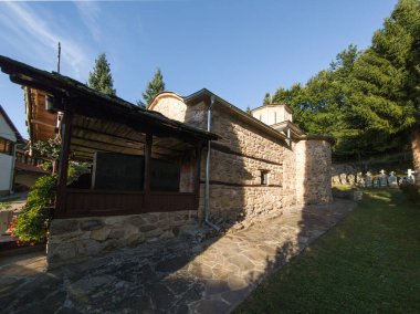 Sırbistan 'ın Ortaçağ Temski manastırının panoramik manzarası Aziz George, Pirot Bölgesi